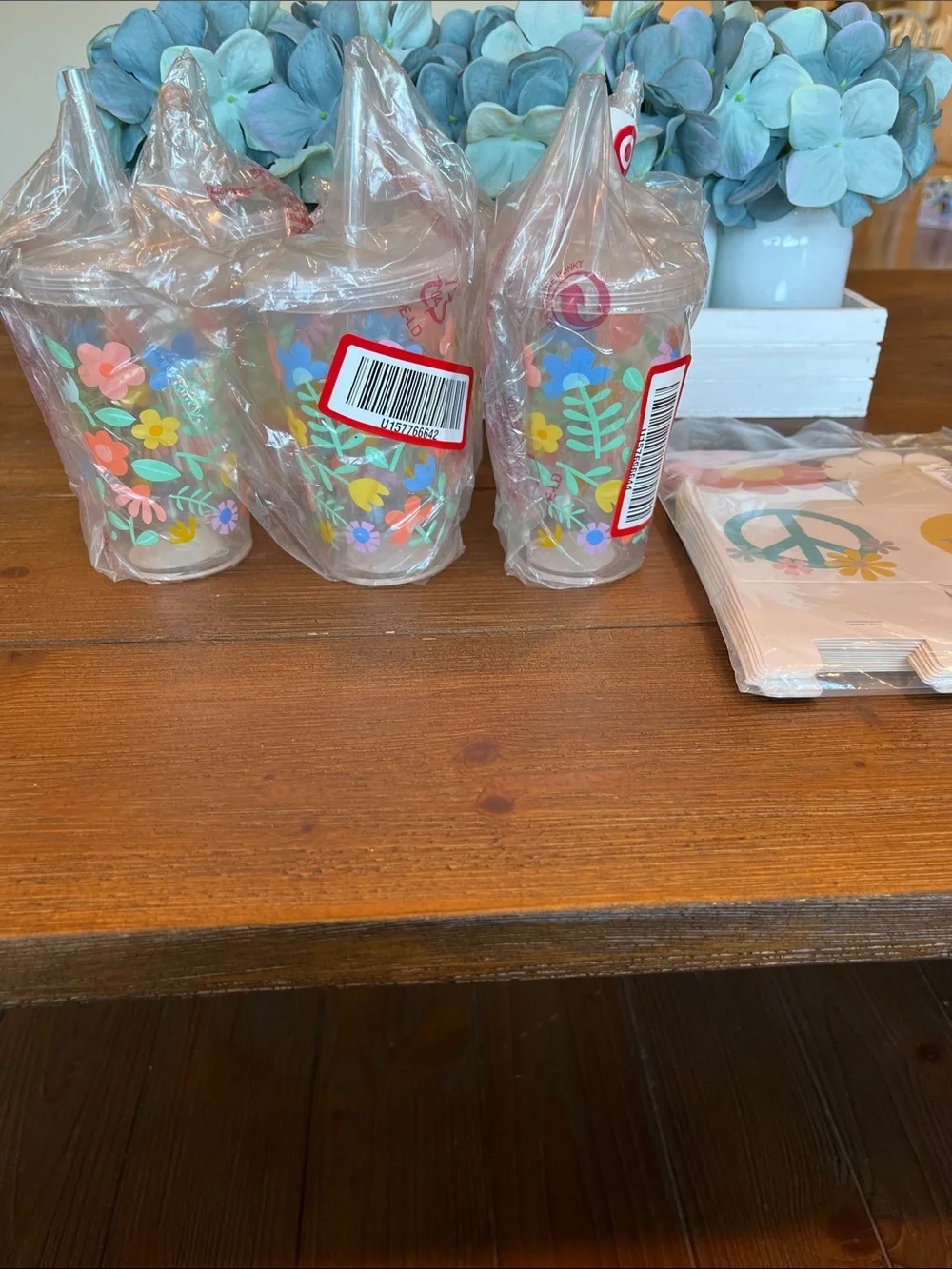 NWT Target Retro Flower Power Party Tumblers with straws (6) & Favor Boxes (12)